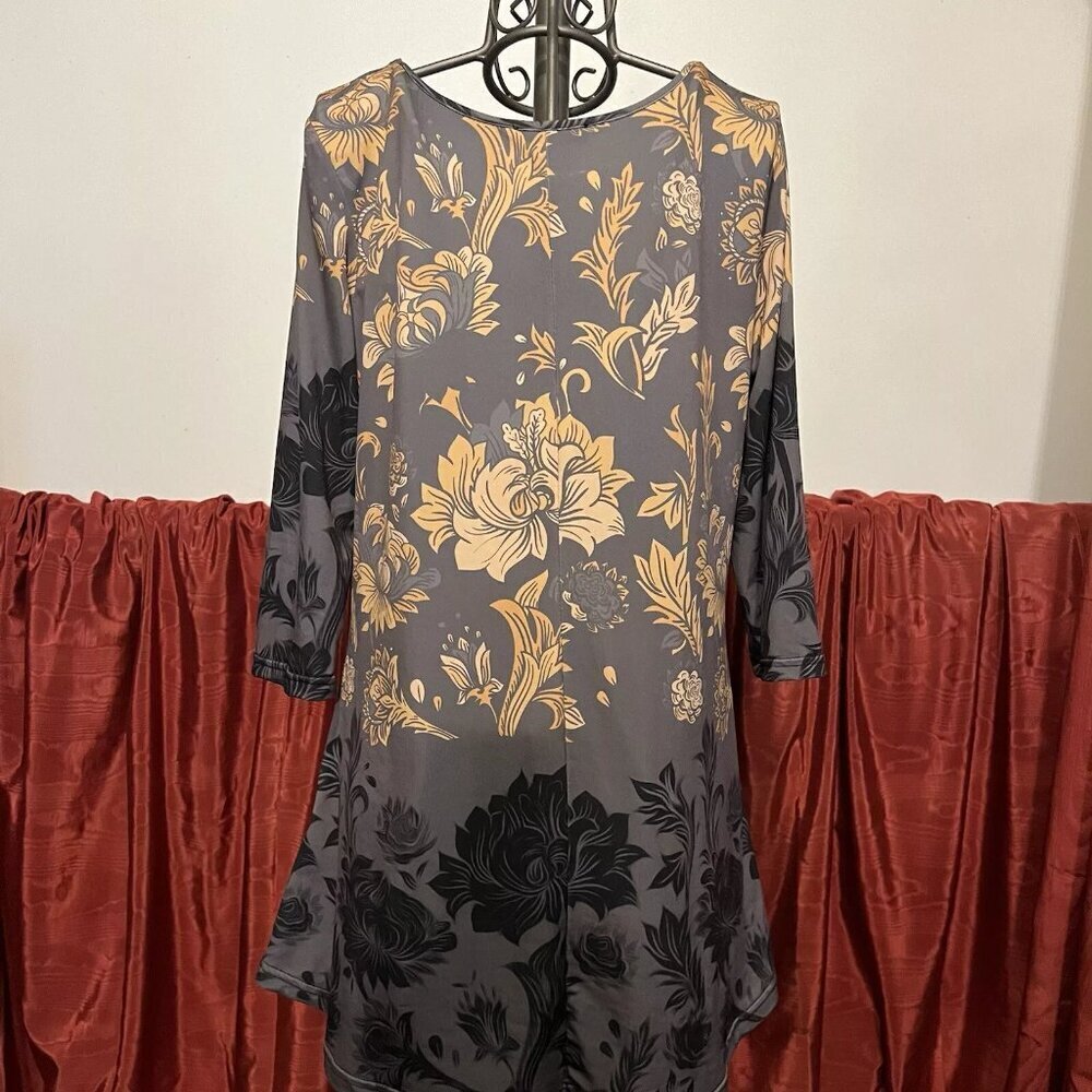 Azalea. Size Large. Fit and Flare Pullover Stretch Border Print Dress. B109